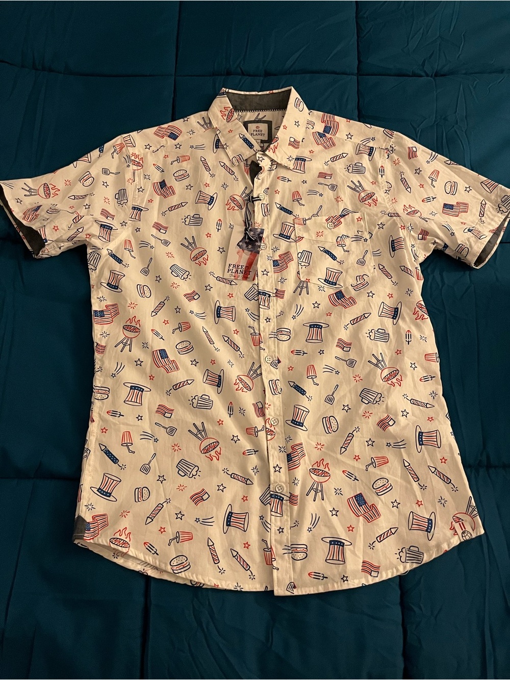 Free Planet Short-Sleeve Button-Down Shirt - White, Red, Blue Mens Size L NWT